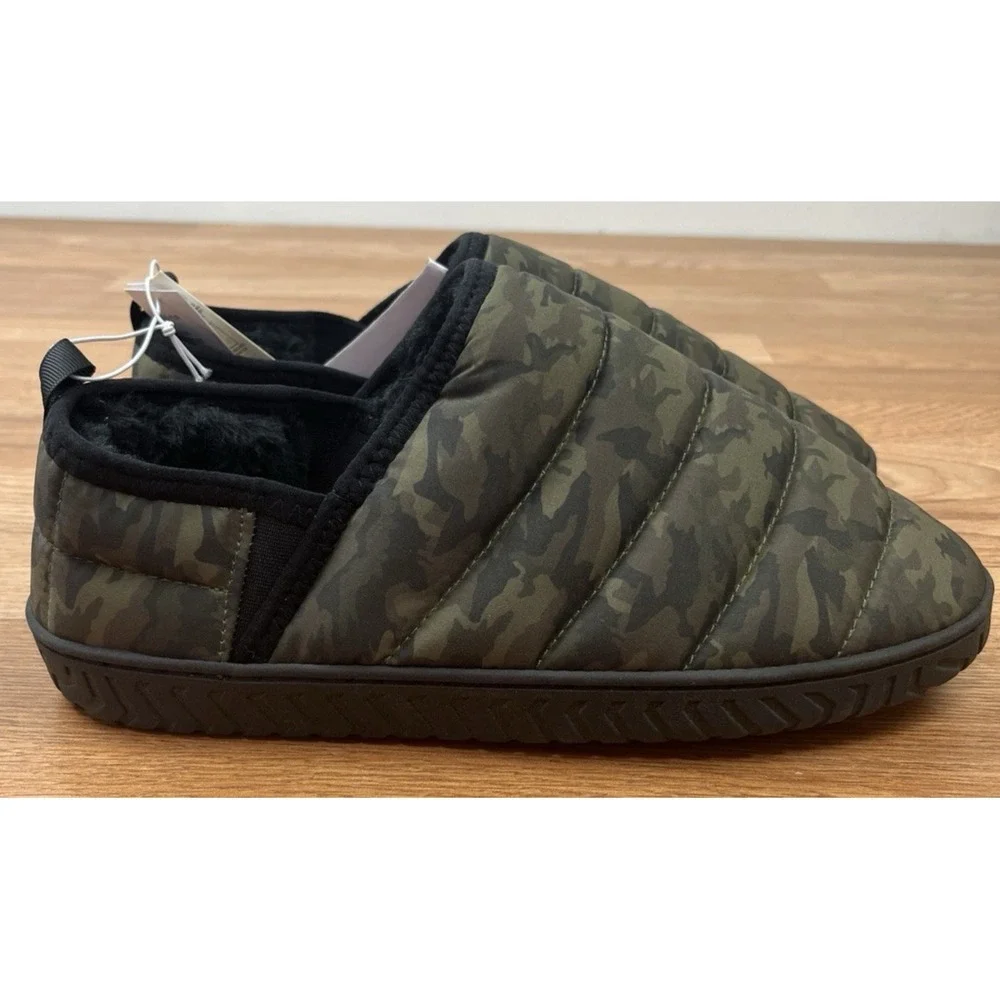 Old Navy Puffer Slippers in Camo Green Men's Size Medium 8-9 NEW